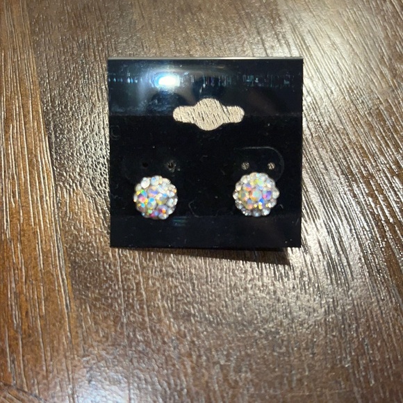 gorgeous sparkly stud earrings - Picture 2 of 3